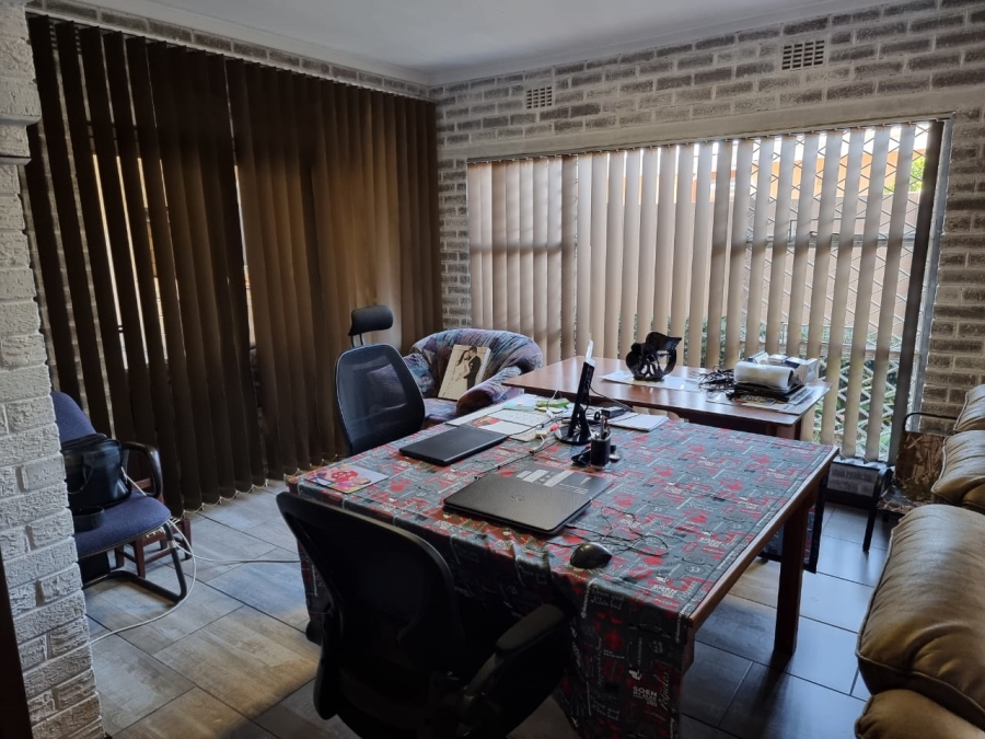 5 Bedroom Property for Sale in Pioneer Park KwaZulu-Natal