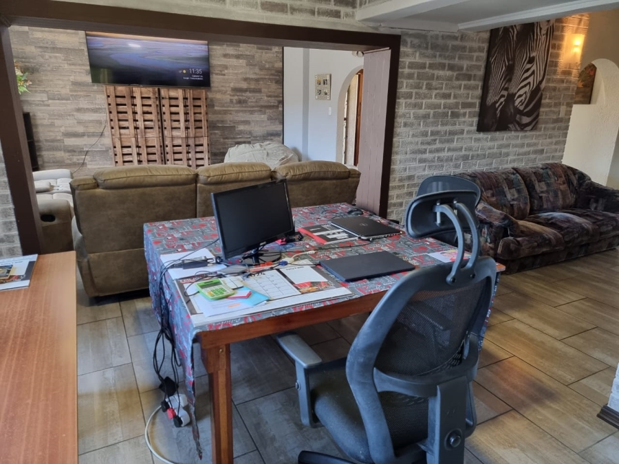 5 Bedroom Property for Sale in Pioneer Park KwaZulu-Natal