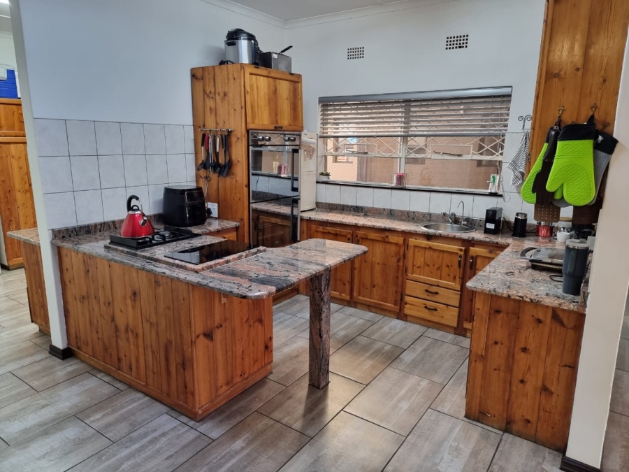 5 Bedroom Property for Sale in Pioneer Park KwaZulu-Natal