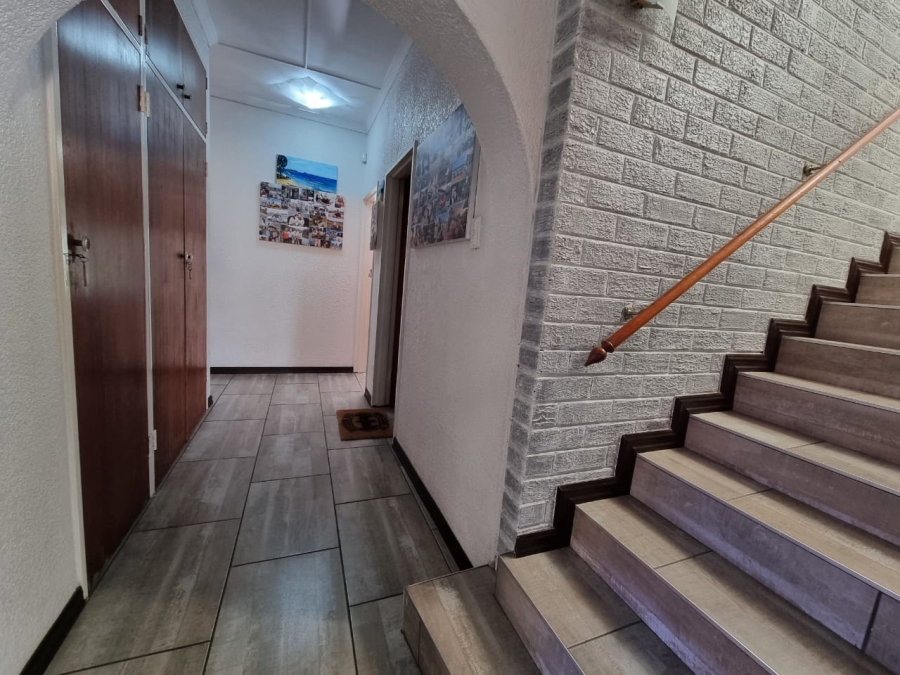 5 Bedroom Property for Sale in Pioneer Park KwaZulu-Natal