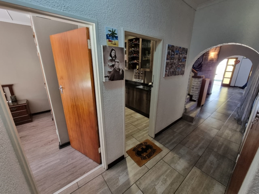 5 Bedroom Property for Sale in Pioneer Park KwaZulu-Natal