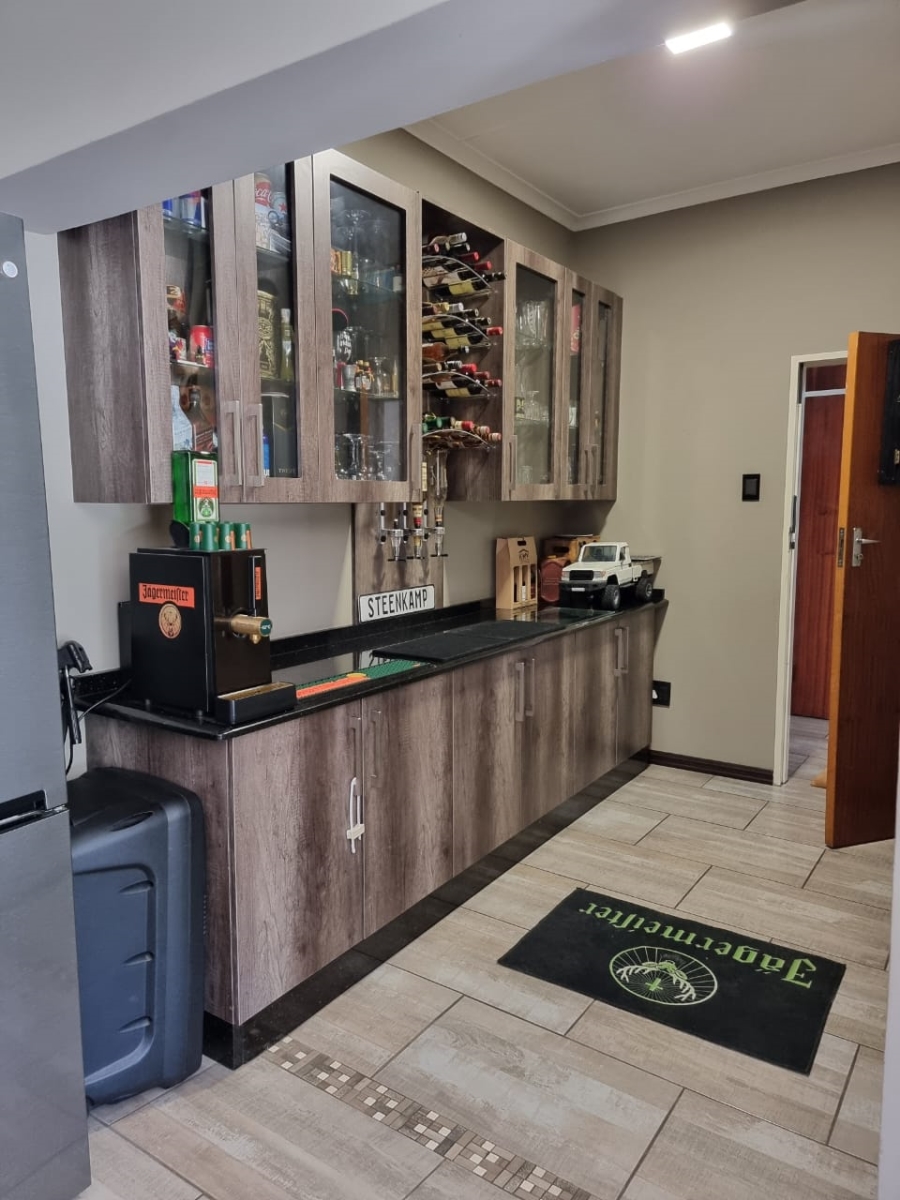 5 Bedroom Property for Sale in Pioneer Park KwaZulu-Natal