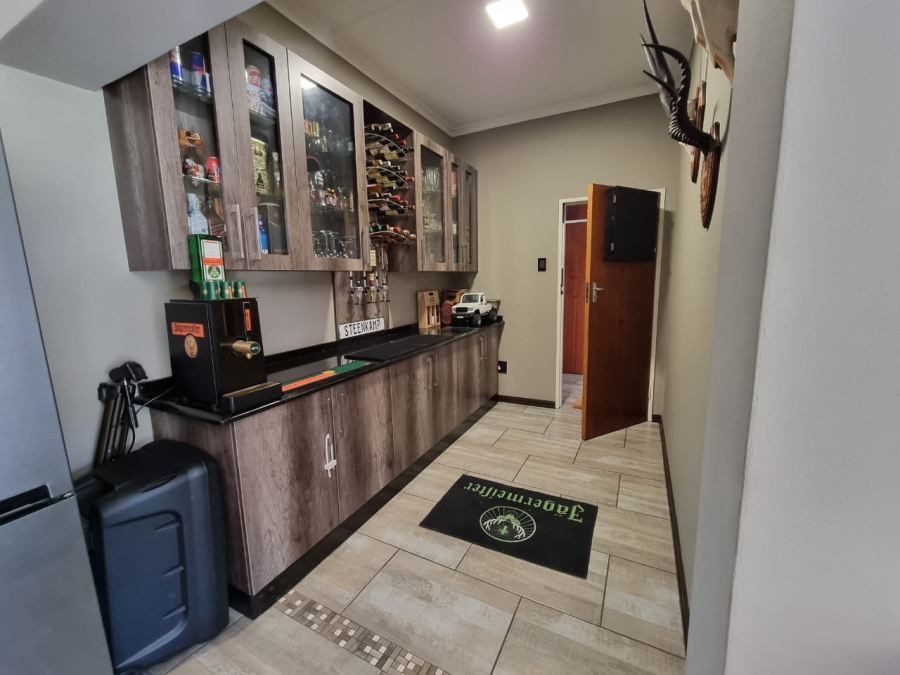 5 Bedroom Property for Sale in Pioneer Park KwaZulu-Natal