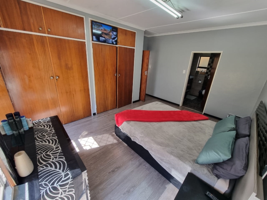 5 Bedroom Property for Sale in Pioneer Park KwaZulu-Natal