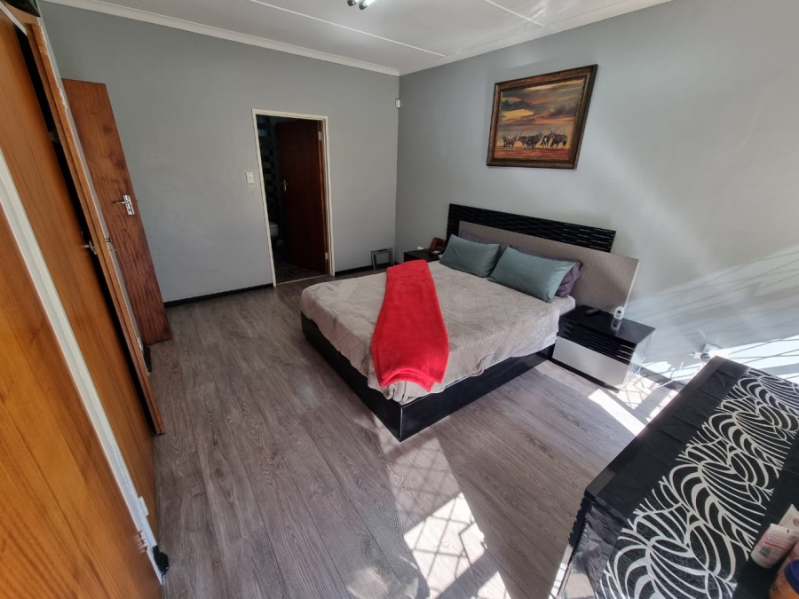 5 Bedroom Property for Sale in Pioneer Park KwaZulu-Natal