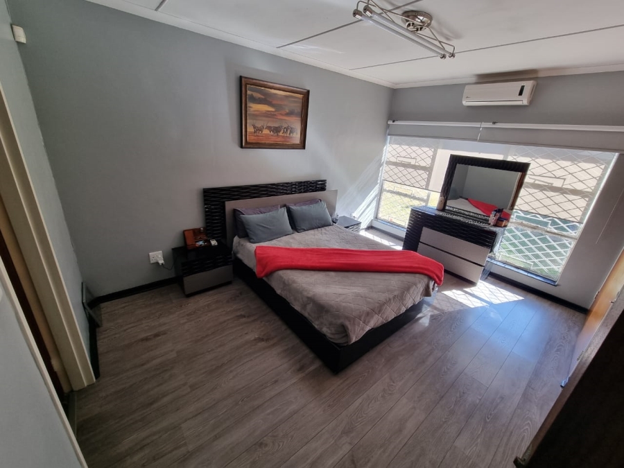 5 Bedroom Property for Sale in Pioneer Park KwaZulu-Natal