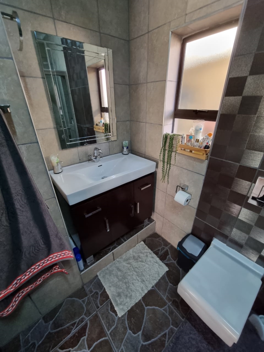 5 Bedroom Property for Sale in Pioneer Park KwaZulu-Natal