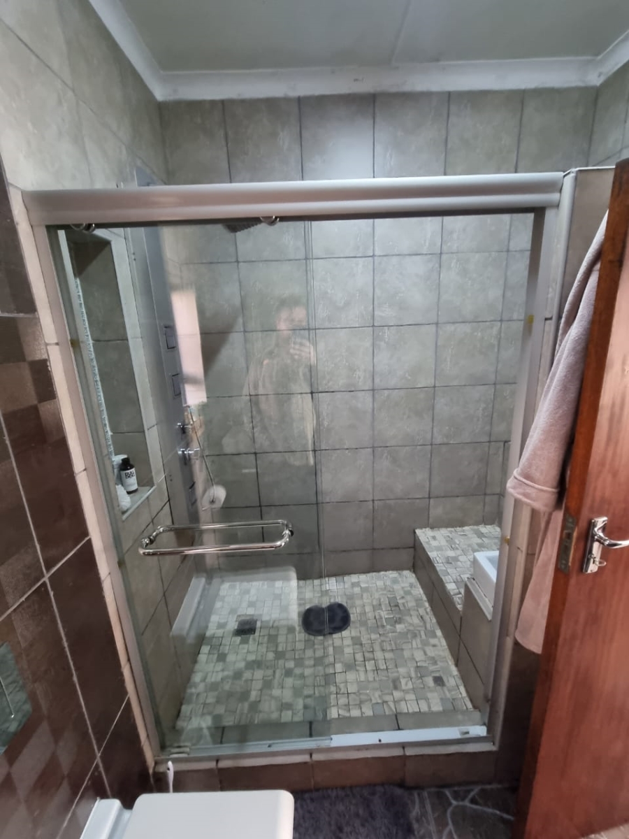 5 Bedroom Property for Sale in Pioneer Park KwaZulu-Natal