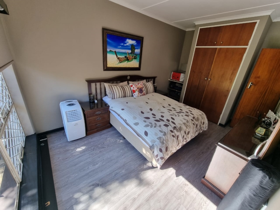 5 Bedroom Property for Sale in Pioneer Park KwaZulu-Natal