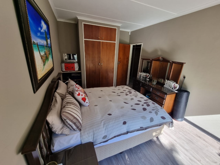 5 Bedroom Property for Sale in Pioneer Park KwaZulu-Natal