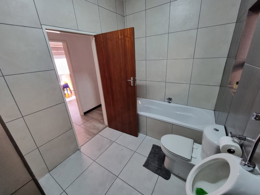 5 Bedroom Property for Sale in Pioneer Park KwaZulu-Natal