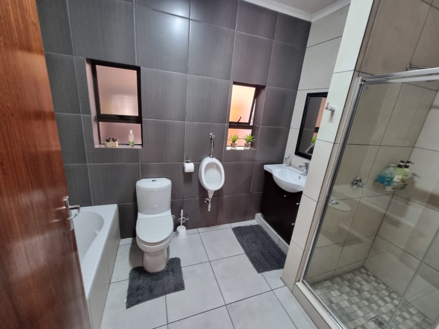 5 Bedroom Property for Sale in Pioneer Park KwaZulu-Natal