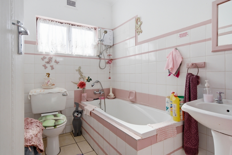 5 Bedroom Property for Sale in Amanzimtoti KwaZulu-Natal