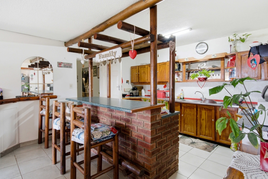5 Bedroom Property for Sale in Amanzimtoti KwaZulu-Natal