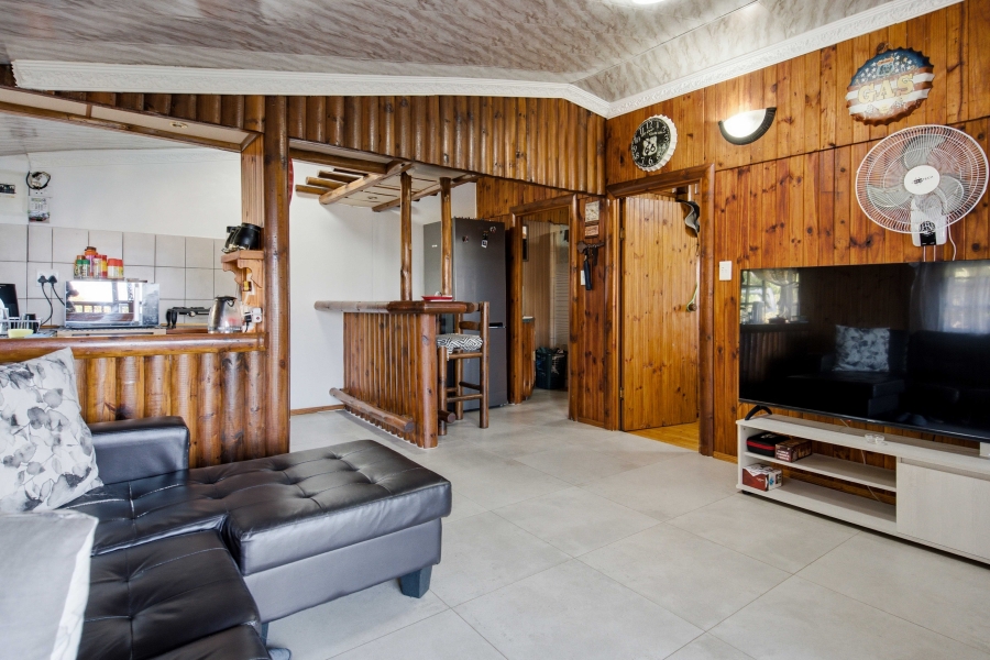 5 Bedroom Property for Sale in Amanzimtoti KwaZulu-Natal