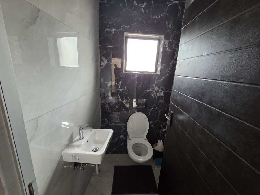 To Let Commercial Property for Rent in Bluff KwaZulu-Natal