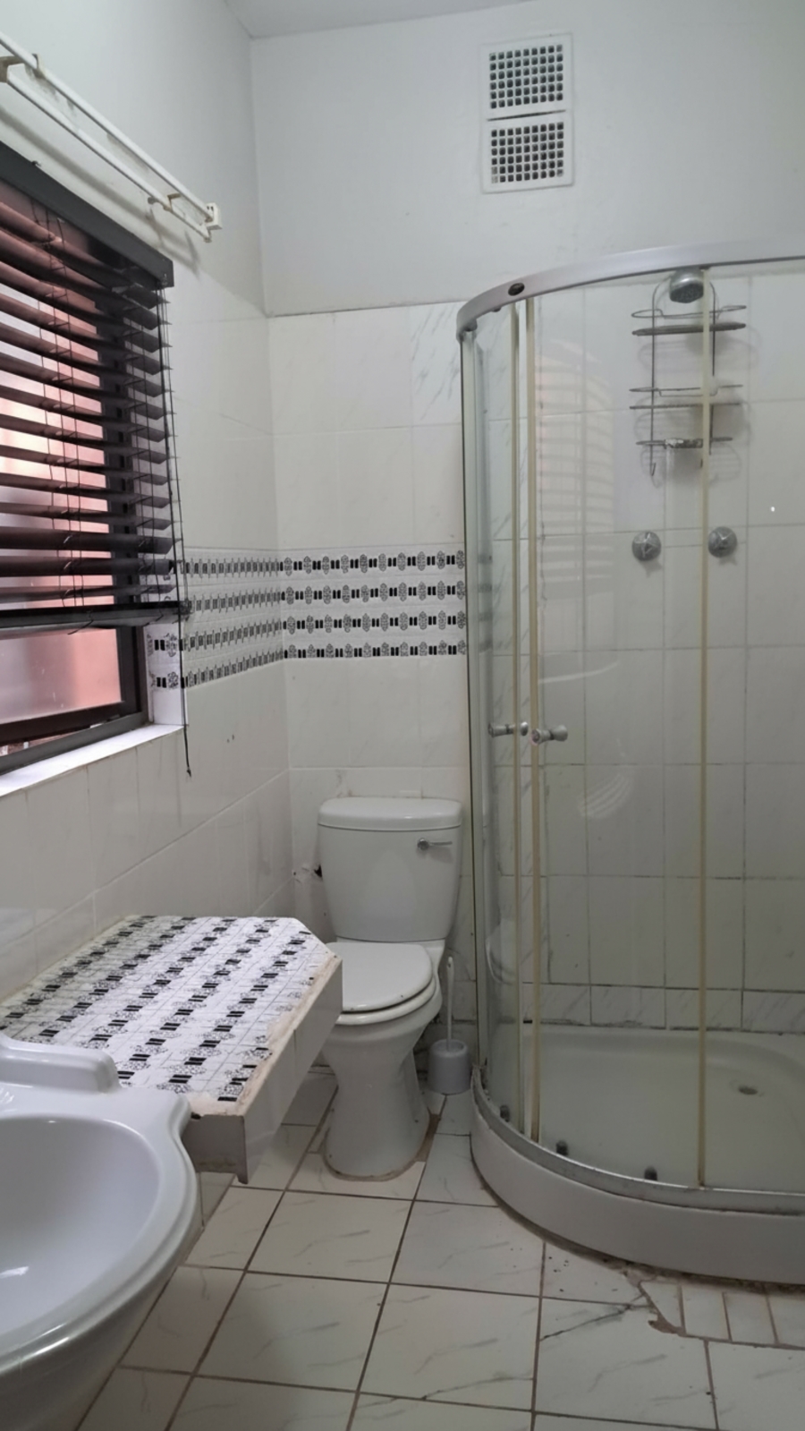 To Let 6 Bedroom Property for Rent in Kildare KwaZulu-Natal
