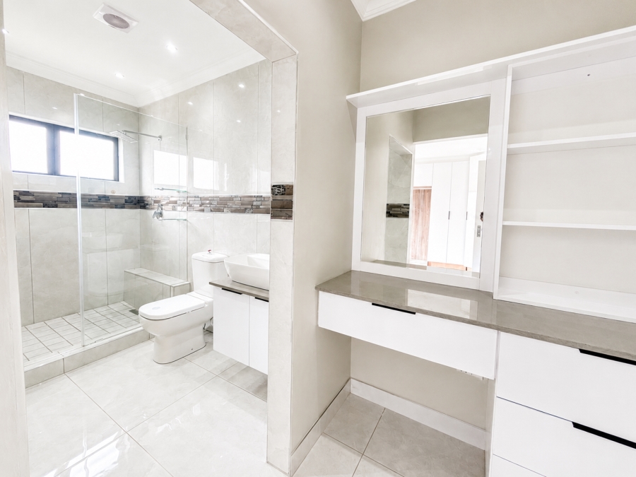 8 Bedroom Property for Sale in Forest Hills KwaZulu-Natal