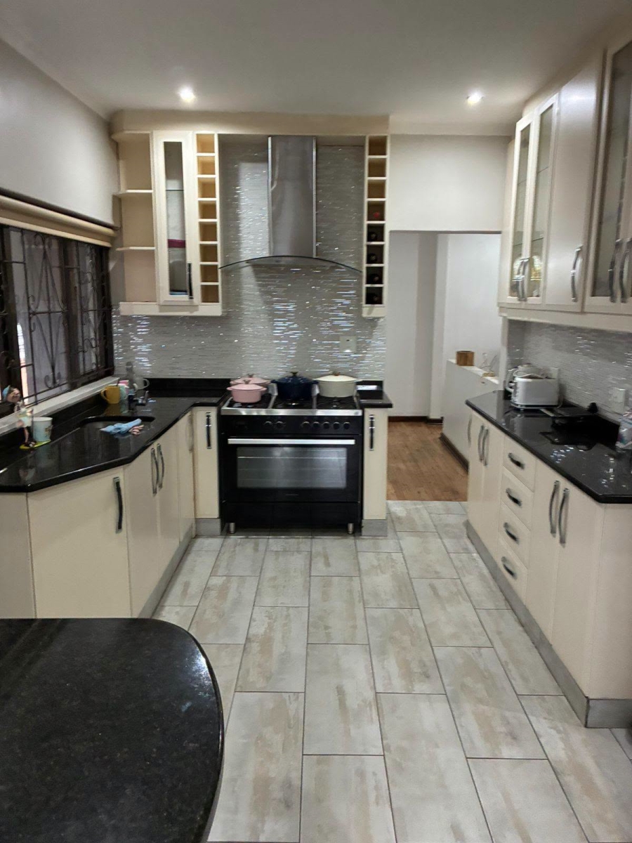 4 Bedroom Property for Sale in Montclair KwaZulu-Natal