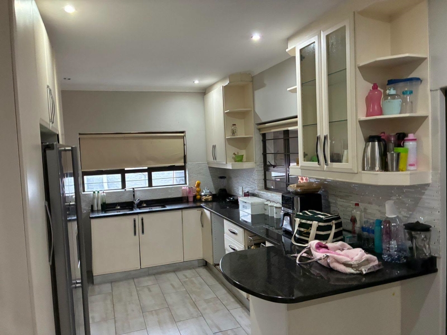 4 Bedroom Property for Sale in Montclair KwaZulu-Natal