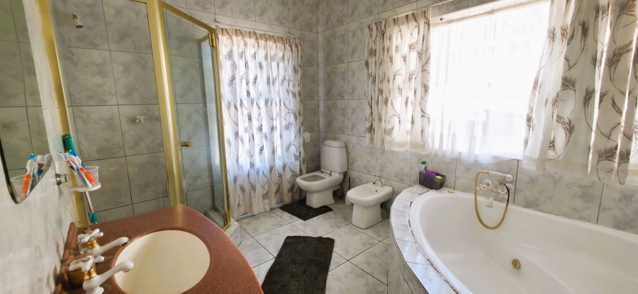 3 Bedroom Property for Sale in Meer En See KwaZulu-Natal
