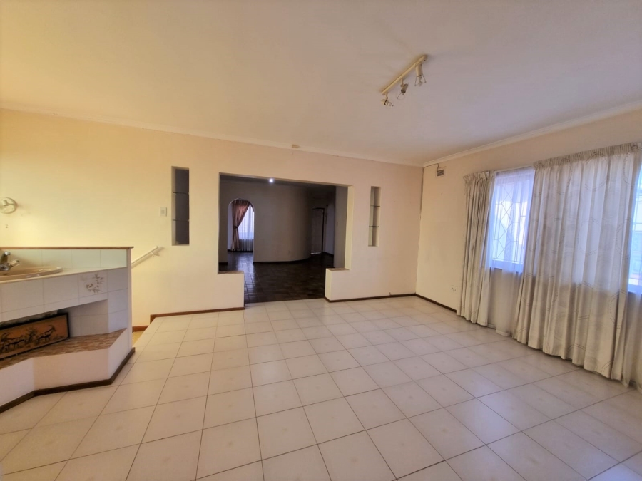 To Let 5 Bedroom Property for Rent in Reservoir Hills KwaZulu-Natal