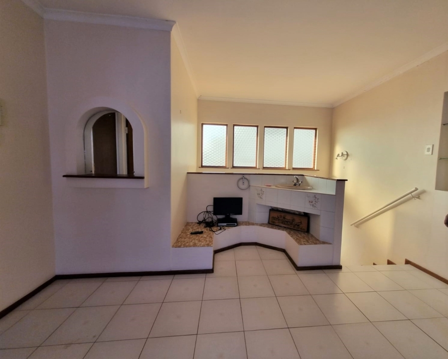 To Let 5 Bedroom Property for Rent in Reservoir Hills KwaZulu-Natal