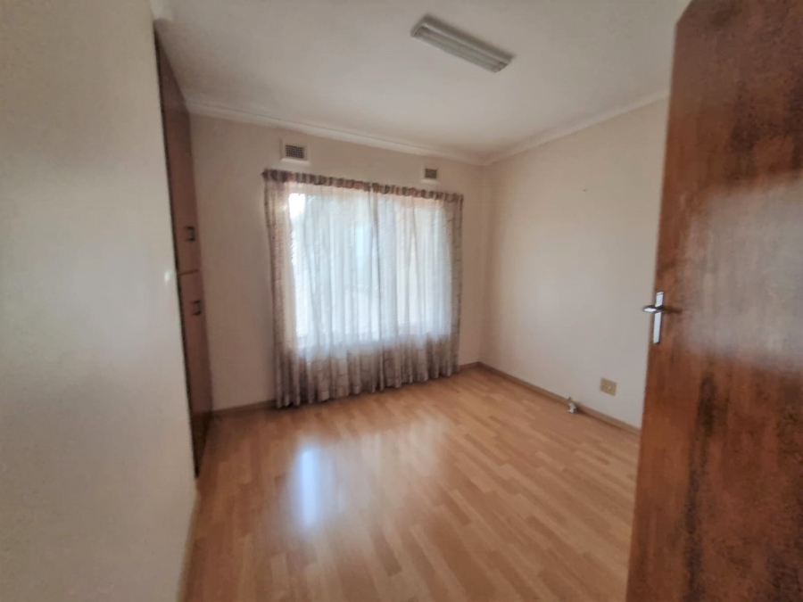 To Let 5 Bedroom Property for Rent in Reservoir Hills KwaZulu-Natal