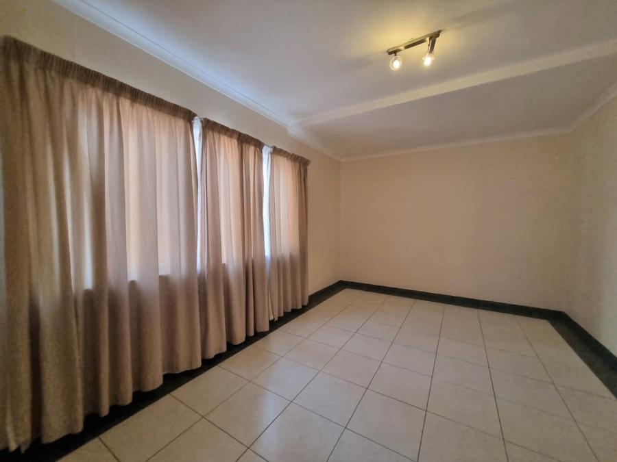 To Let 5 Bedroom Property for Rent in Reservoir Hills KwaZulu-Natal