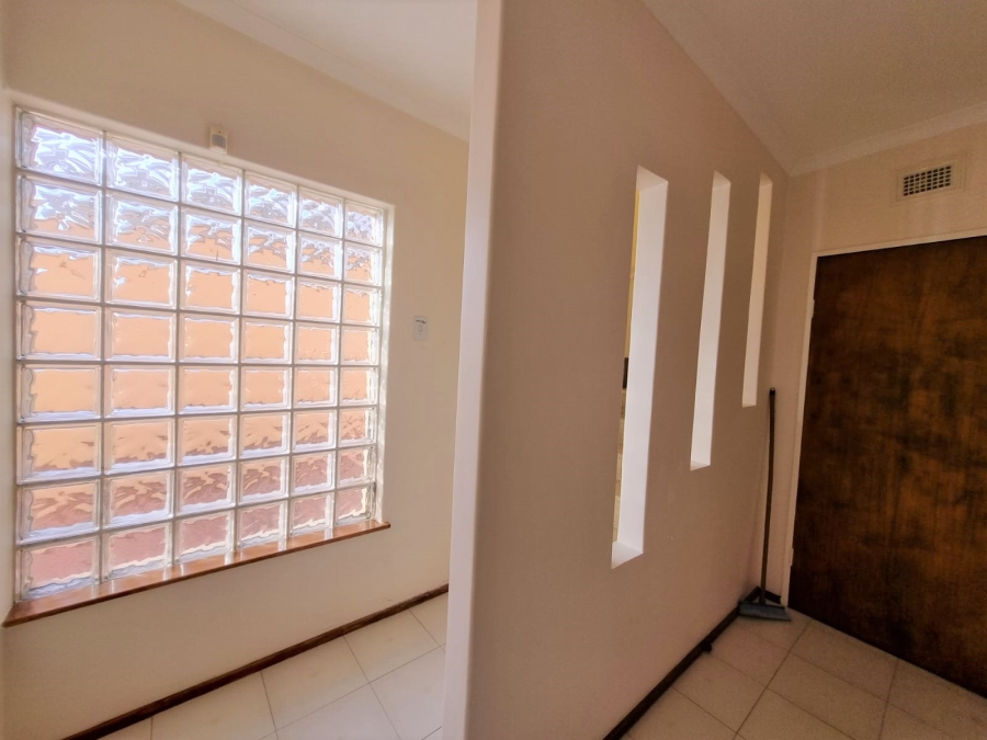 To Let 5 Bedroom Property for Rent in Reservoir Hills KwaZulu-Natal