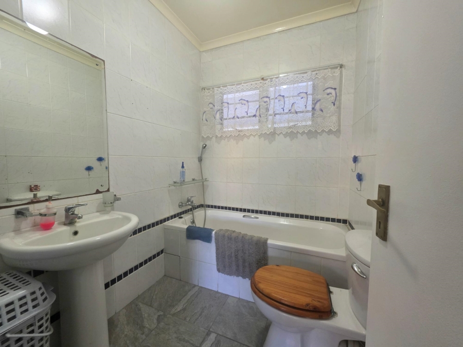 To Let 3 Bedroom Property for Rent in Amanzimtoti KwaZulu-Natal