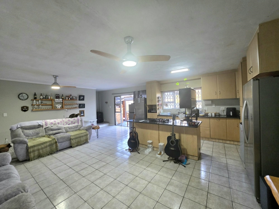To Let 3 Bedroom Property for Rent in Amanzimtoti KwaZulu-Natal