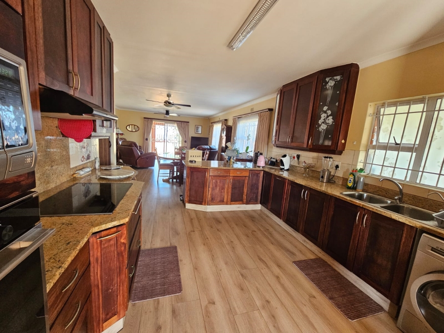 10 Bedroom Property for Sale in Amanzimtoti KwaZulu-Natal