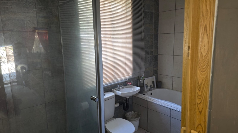 4 Bedroom Property for Sale in Lester Park KwaZulu-Natal