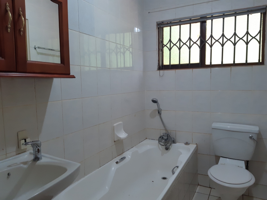 To Let 4 Bedroom Property for Rent in Amanzimtoti KwaZulu-Natal