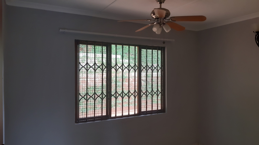 To Let 4 Bedroom Property for Rent in Amanzimtoti KwaZulu-Natal