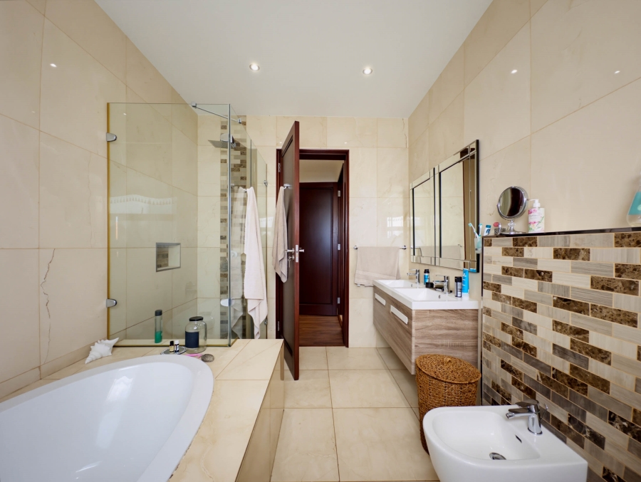 5 Bedroom Property for Sale in Ballito Central KwaZulu-Natal