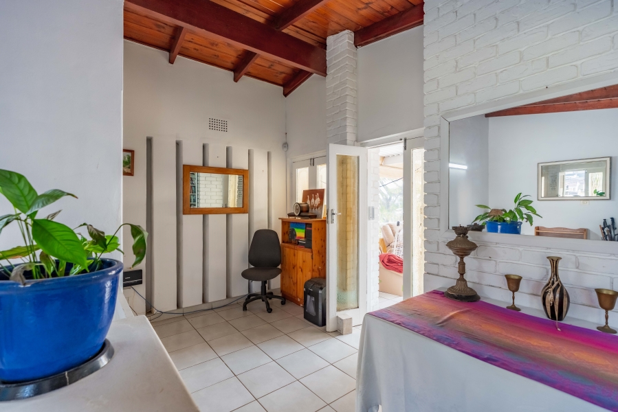 6 Bedroom Property for Sale in Glenmore KwaZulu-Natal