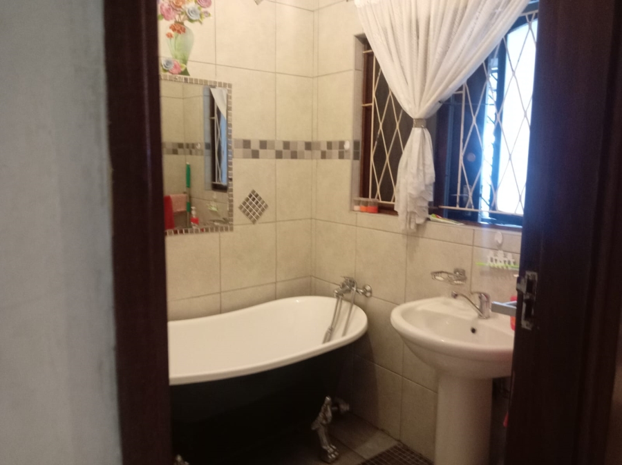 4 Bedroom Property for Sale in Naidooville KwaZulu-Natal