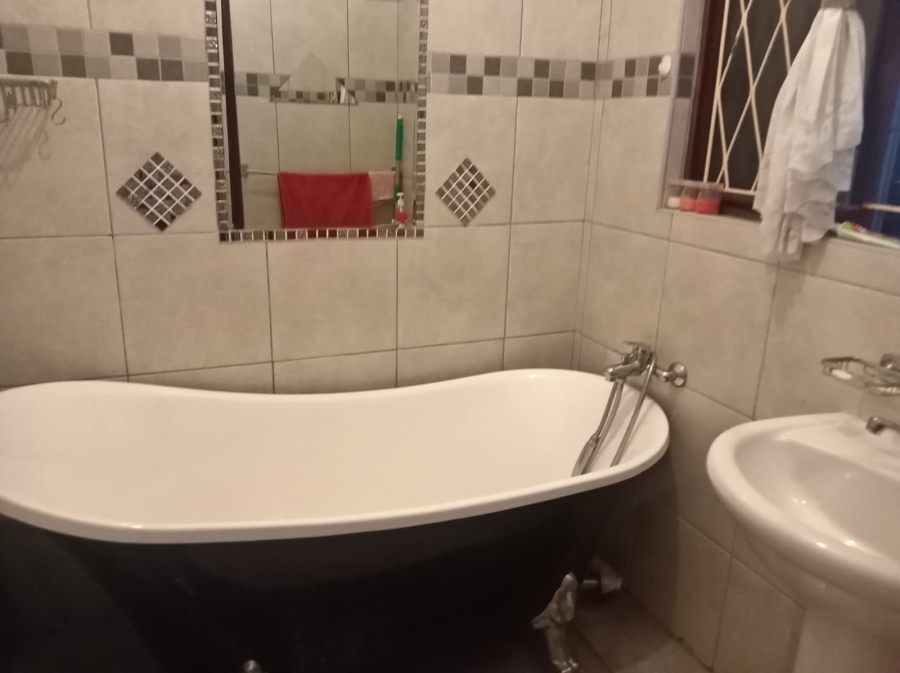 4 Bedroom Property for Sale in Naidooville KwaZulu-Natal