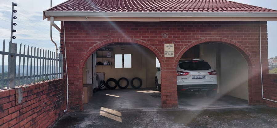 5 Bedroom Property for Sale in Reservoir Hills KwaZulu-Natal