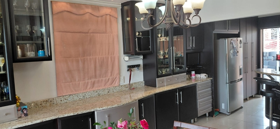 5 Bedroom Property for Sale in Reservoir Hills KwaZulu-Natal