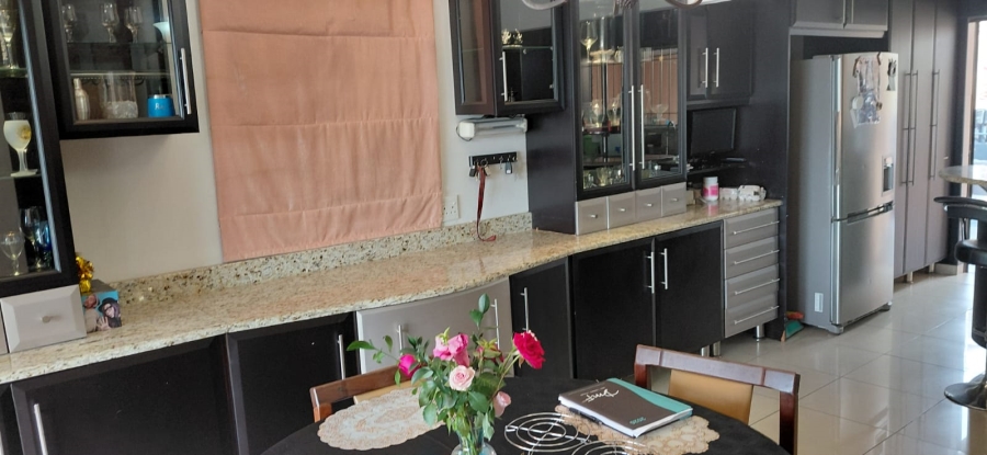 5 Bedroom Property for Sale in Reservoir Hills KwaZulu-Natal