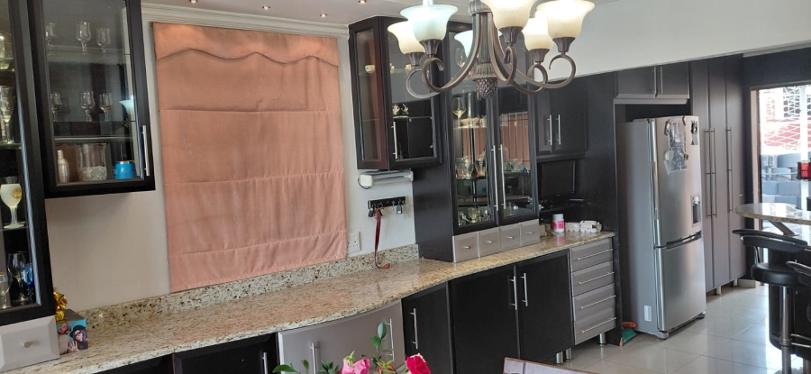 5 Bedroom Property for Sale in Reservoir Hills KwaZulu-Natal