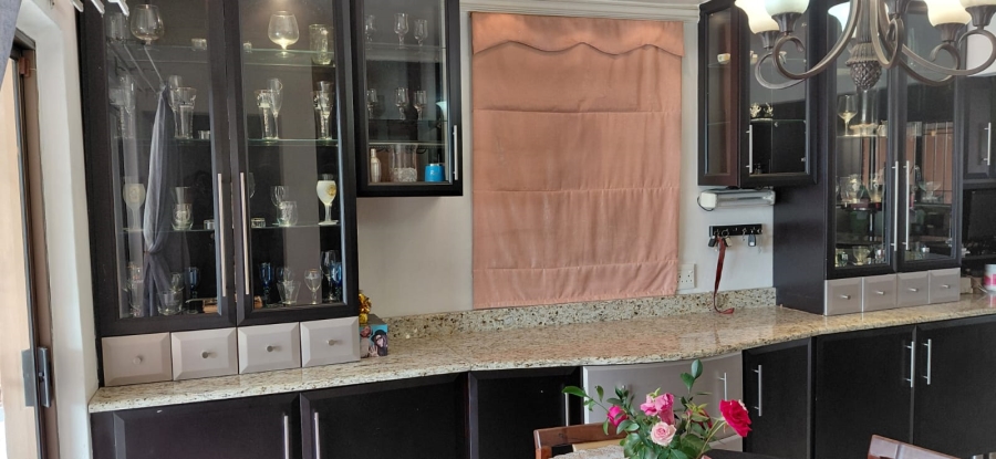 5 Bedroom Property for Sale in Reservoir Hills KwaZulu-Natal