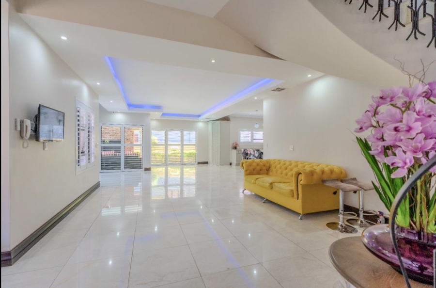 6 Bedroom Property for Sale in Izinga Estate KwaZulu-Natal