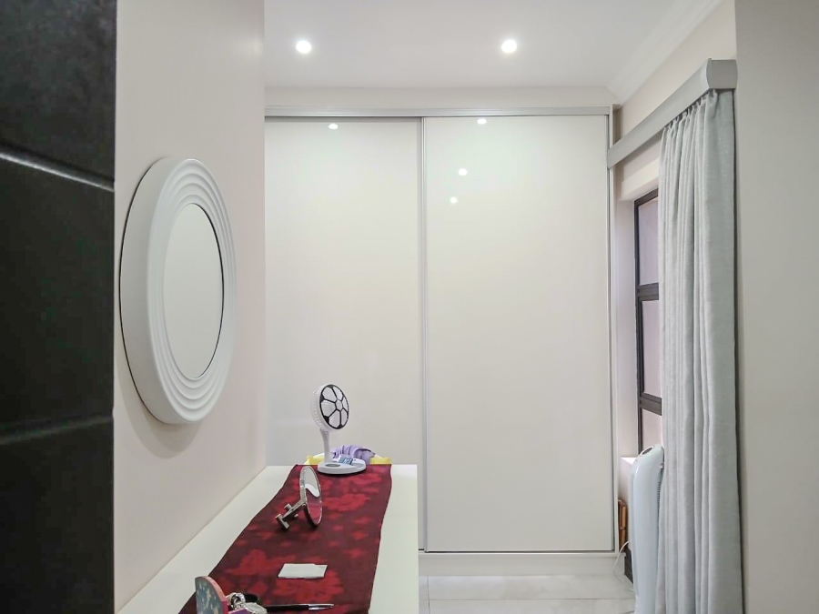 6 Bedroom Property for Sale in Izinga Estate KwaZulu-Natal
