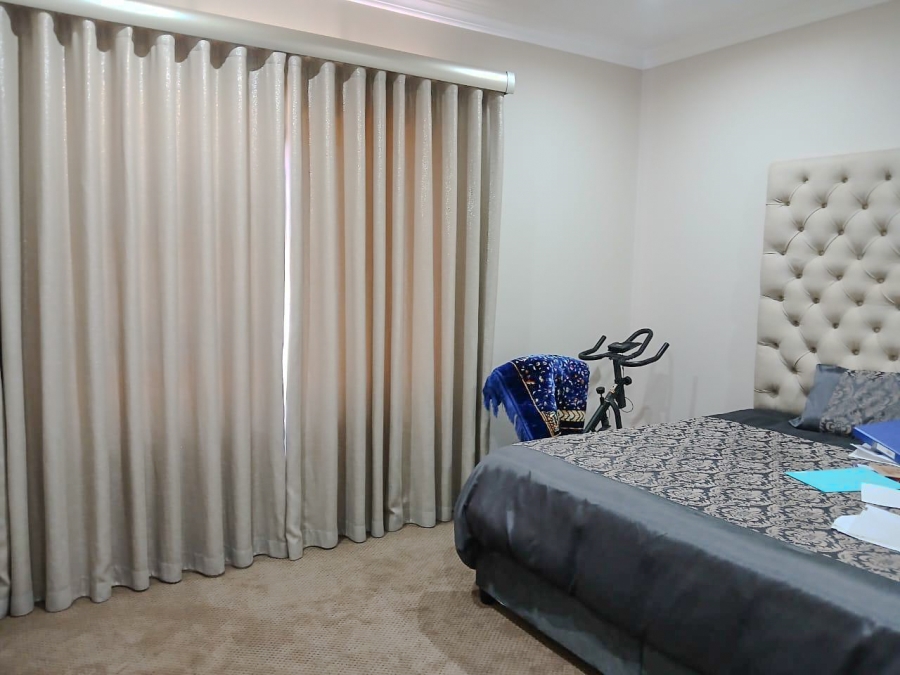 6 Bedroom Property for Sale in Izinga Estate KwaZulu-Natal