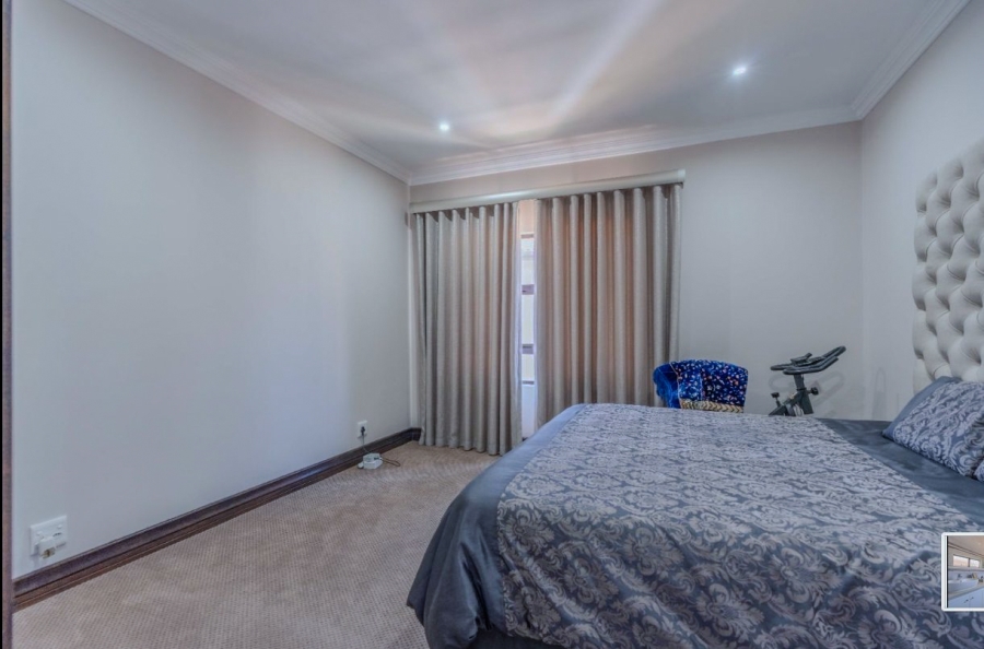 6 Bedroom Property for Sale in Izinga Estate KwaZulu-Natal
