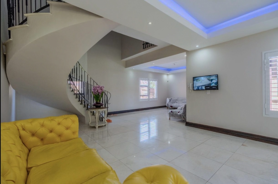 6 Bedroom Property for Sale in Izinga Estate KwaZulu-Natal